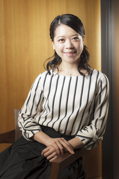 鈴木明子さんが笑顔で婚約報告。お相手は「ほんわかした」小学校の同級生。仲間たちも祝福