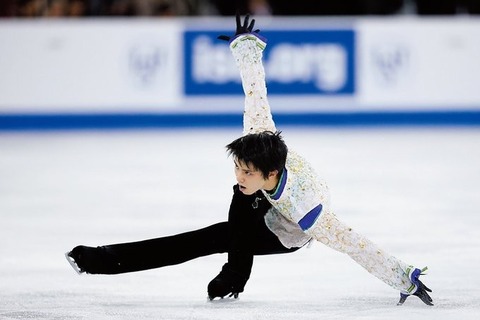 大規模な花火大会で羽生結弦のＳＥＩＭＥＩとオペラ座の怪人の楽曲に合わせて打ち上げられる花火の迫力が凄い