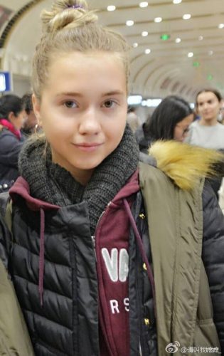 エレーナ・ラジオノワのすっぴんを公開。ガラッとイメージが変わって幼い