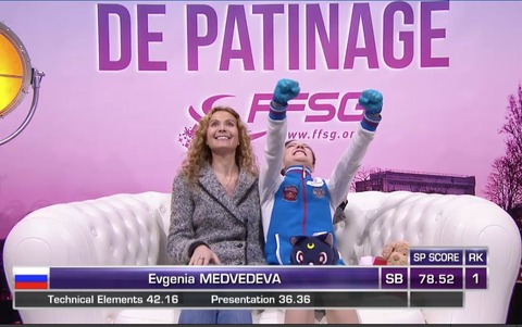 フランス杯2016。女子SPエフゲニア・メドベージェワが１位。浅田真央８位発進も「ホッとした」。初参戦の樋口新葉が健闘し５位