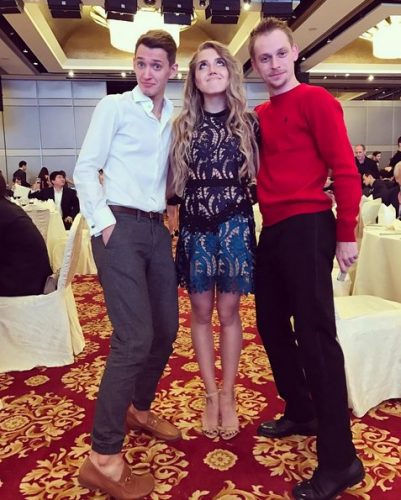 エレーナ・ラジオノワが中国杯のバンケットで変顔を披露。