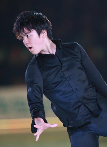 年々男らしくカッコよく成長している宇野昌磨選手が黒の衣装でエキシビ演技を披露