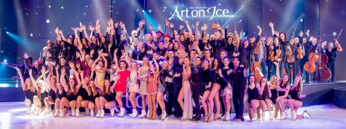 Art on Ice公式フェイスブックのトップページに高橋大輔を含め出演者が揃った集合写真の迫力が凄い