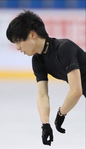 羽生結弦が公式練習に参加。体調面が気になるけど大丈夫かな？