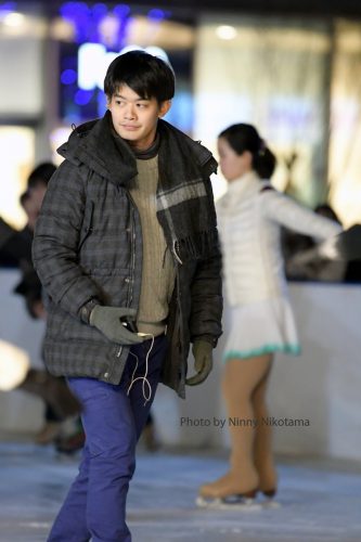 小塚崇彦が二子玉川ライズスケートガーデンのリンクの上でスケーティングを披露