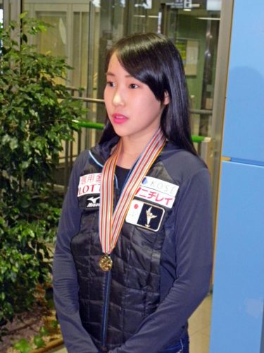 四大陸選手権2017で優勝した三原舞依が凱旋帰国。大勢の人に迎えられ「嬉しかった」と本人も驚く