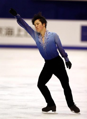 札幌冬季アジア大会。宇野昌磨が濃い青の新衣装を公開。