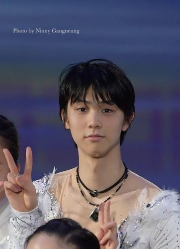 可愛すぎ。カメラ目線でピースをする羽生結弦が天使すぎる