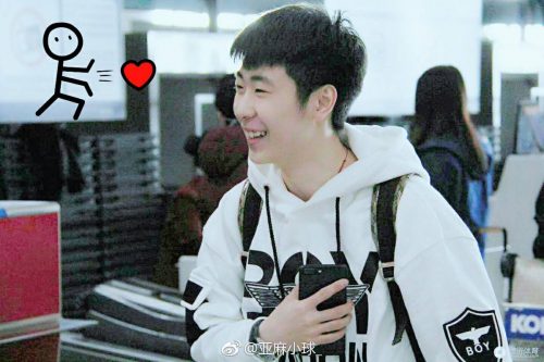 ボーヤン・ジンがヘルシンキに無事到着。散髪してスッキリしてる