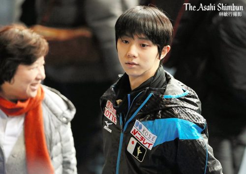 王座奪還へ。羽生結弦「体調バッチリ」世界選手権開催地入り