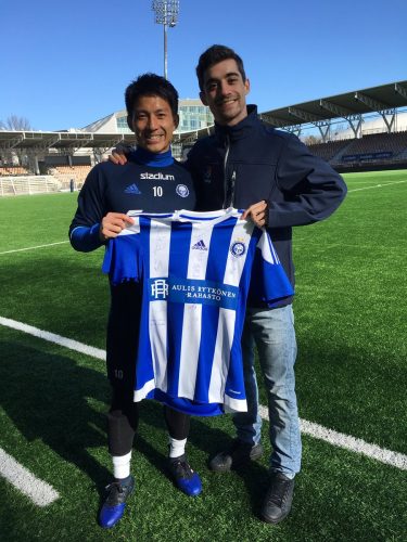 ハビエルフェルナンデスが世界選手権の開幕直前に開催地である地元フィンランドのサッカー場を視察。