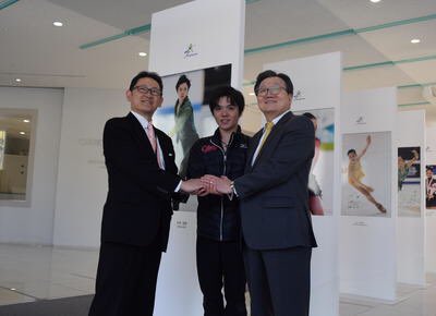 韓国の李駐日大使が豊田キャンパスを訪問し宇野昌磨選手を激励
