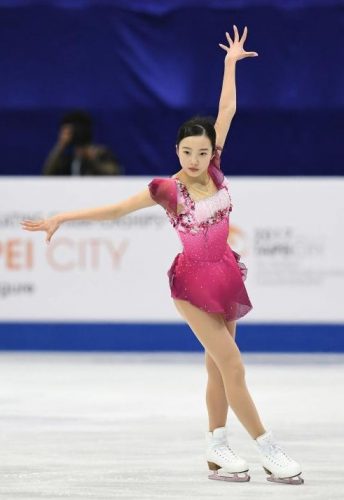 世界ジュニア選手権2017。本田真凜が午前練習でステップを念入りに確認。フリーで逆転優勝を目指す