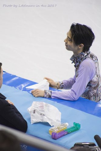 四大陸選手権2017の羽生結弦選手のリンクサイドに舟和の芋ようかんが置かれている事に気づく。