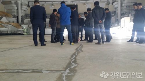 平昌五輪で手抜き工事。カーリング会場の床に亀裂が発生し「五輪不適合」で全面再施工へ