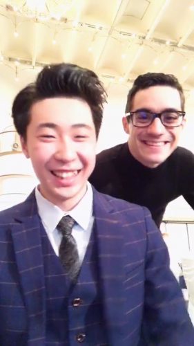 国別対抗戦のバンケットでボーヤン・ジンが美味しそうに食事。パトリック・チャンも楽しそう