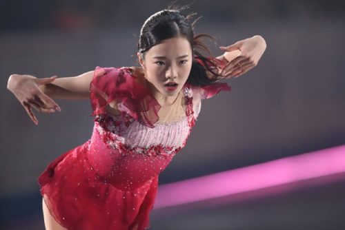 国別対抗戦エキシビションに特別出演した本田真凜選手とメドベージェワ選手のツーショット写真を公開