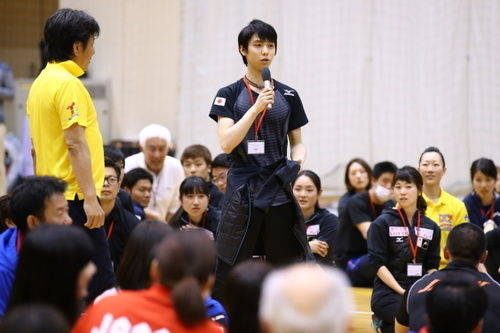 ＪＯＣの研修に参加している羽生結弦。フィギュア以外にやるなら「アーチェリーか弓道やりたい」