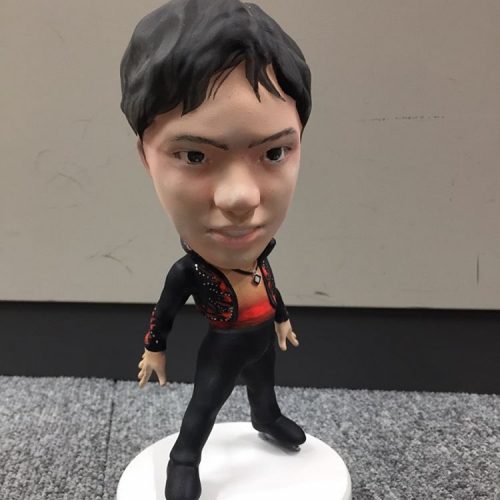 国別対抗戦の為に作られた宇野昌磨選手のお人形をお披露目。似て・・・ない(笑)