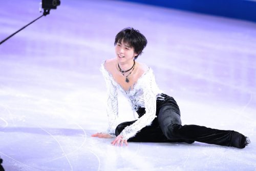 まるで地上に降りた天使？氷上に倒れる羽生結弦の姿に胸キュンするファンが続出！