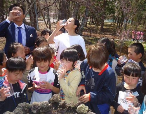 浅田真央がキララのオープニングセレモニーに出席。子供達から夢はなんですか？の質問に「幸せな家庭を作ることです」