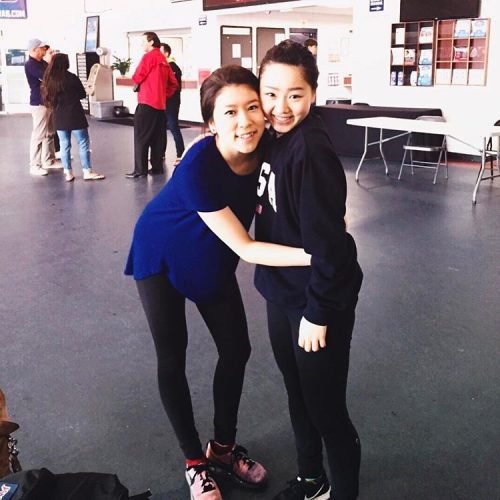 キュートで可愛い樋口新葉ちゃんと村元哉中さんのツーショット写真を公開。