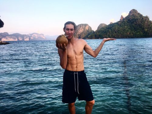 ジェイソン・ブラウン選手が腹筋を公開。想像以上に鍛えて割れてる