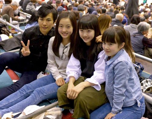 まるで親子？本田真凜と妹・紗来ちゃんの仲良しぶりが可愛くて微笑ましい