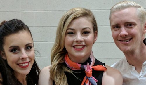 ふっくらしても美人。グレイシー・ゴールドの笑顔が幸せそう