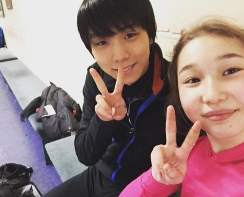 クリケットで練習している羽生結弦の最新画像を公開。元気そうに笑顔でピース