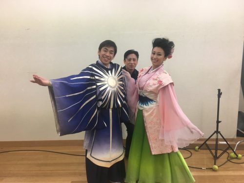 氷艶で共演。市川染五郎・織田信成・浅田舞の仲良し３ショットを公開。