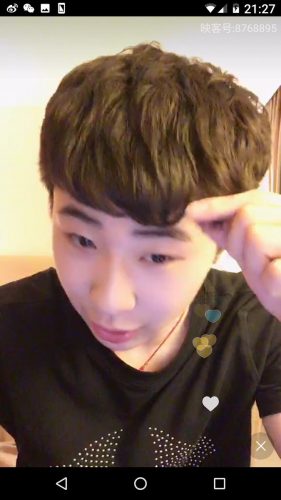 ヘアースタイルが気になるお年頃？ボーヤン・ジンのパーマを違う角度から見ると可愛く見える