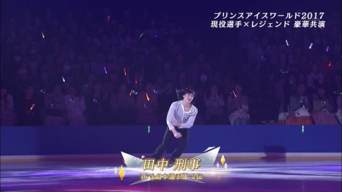 PIW2017。女装したブルゾン刑事の登場に観客から大きな歓声。