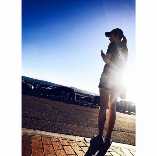 本田真凜がインスタグラムに素敵な写真をアップ。後ろ姿もスタイル抜群で綺麗