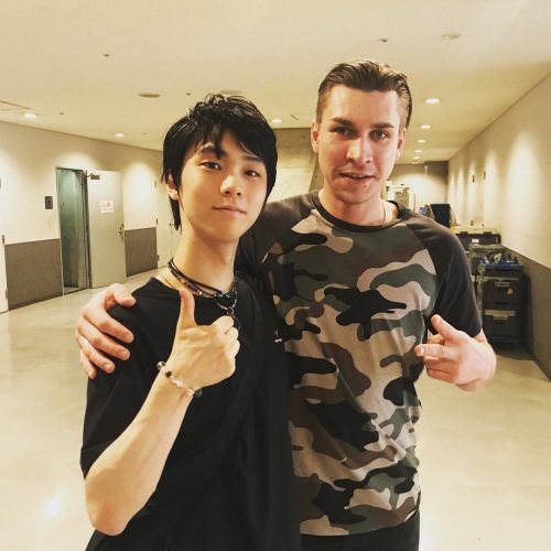 FaOI幕張2017最終日。熱く燃えた公演終了後に羽生結弦選手と海外の選手達とのカッコいいツーショット写真を公開