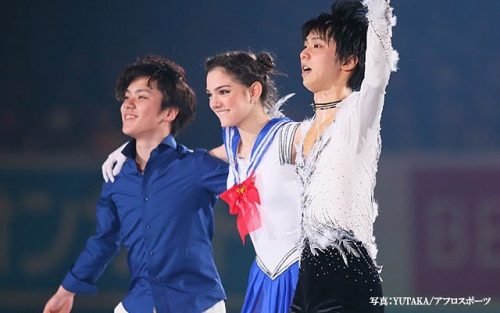 国別こぼれ話。宇野昌磨・メドベージュワ・羽生結弦が3人揃って首を振る際に頭が当たらないように細心の注意を払っていた