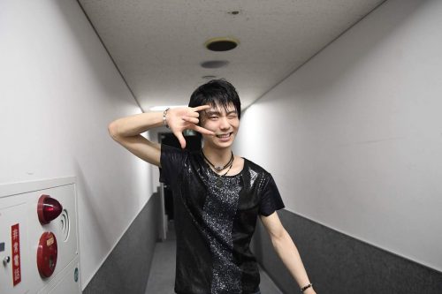 FaOI幕張で羽生結弦選手がとったポーズの意味は何？真似したくても体が固いから上手くできない