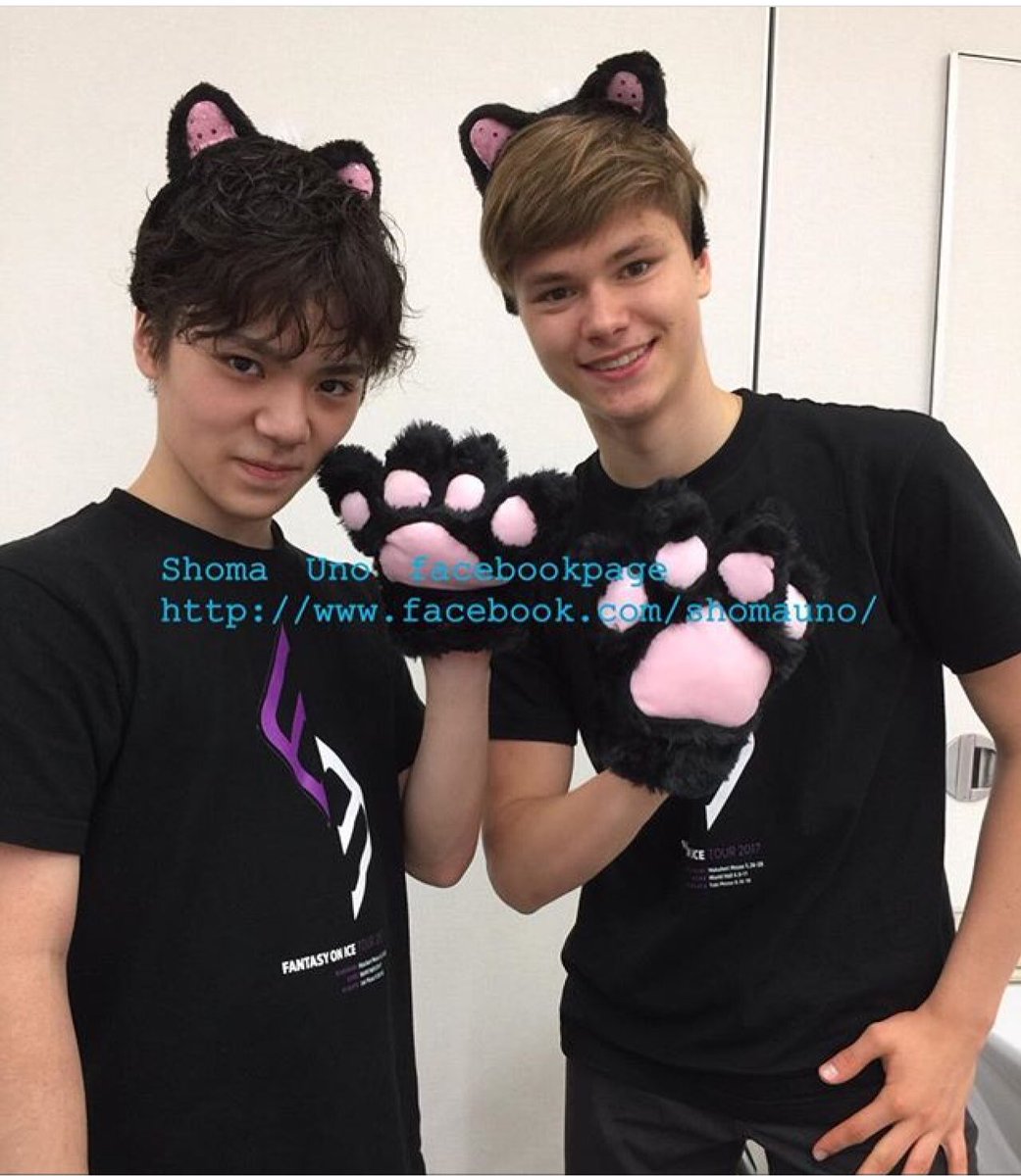 宇野昌磨選手とデニス君の猫耳ツーショット写真公開。めちゃくちゃ可愛い