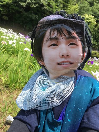 羽生結弦選手のカカシが設置された場所へ直接行かれた方が現れる。想像以上に面白い雰囲気。