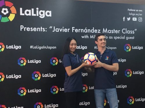 安藤美姫とハビエル・フェルナンデスが名古屋で子供たちにスケート教室を開催。久しぶりのツーショットを披露。