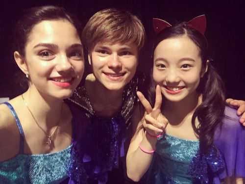 エフゲニア・メドベージェワと本田真凜・ラトデニ君のスリーショットを公開＆6月24日に座談会放送決定