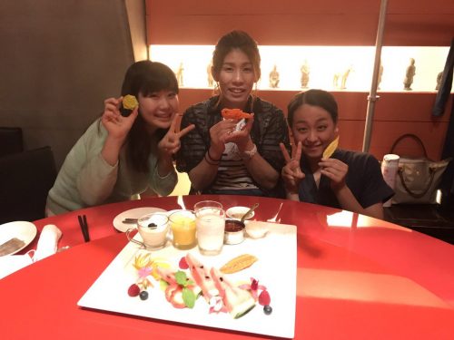 浅田真央・吉田沙保里・福原愛が奇跡のスリーショット。3人で仲良くお食事。