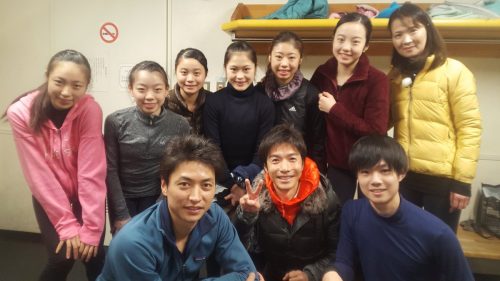 関西大学カイザーズフィギュアスケートクラブで宮原知子選手ら濱田組が集まって記念撮影。