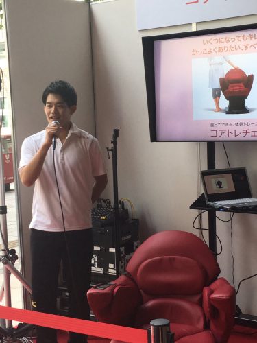 コアトレチェアのイベントに小塚崇彦が参加しトークショー開催