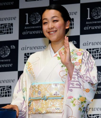 浅田真央が艶やか着物姿を披露「エアウィーヴ」の新CM発表会に出席。意外な睡眠の事実を明かす