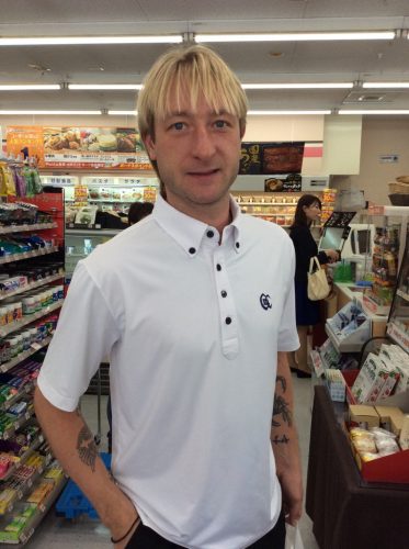 神出鬼没。プルシェンコが今度はコンビニに現れる。