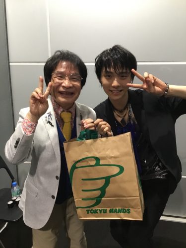 尾木ママも幸せそう。カッコいい羽生結弦選手とのツーショット写真を新たに公開＆能登直撮影の写真がどれも素敵