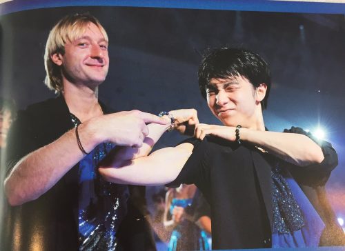 羽生結弦が力こぶを披露。セクシーな二の腕が堪らない＆FaOI2017出演者全員が揃った集合写真も公開。