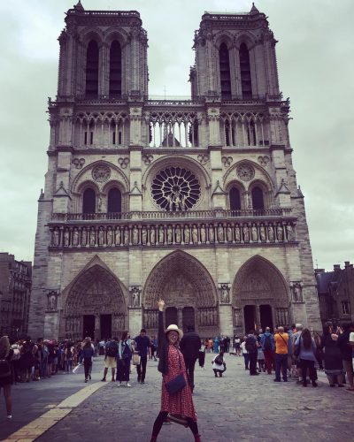 久保ミツロウ氏がパリで羽生結弦選手のパリ散ポーズを披露