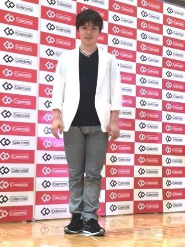 宇野昌磨選手がコラントッテ宇野昌磨モデル発売記念イベントに登場「最大限のおしゃれしてきた」ジャケット姿に歓声が上がる